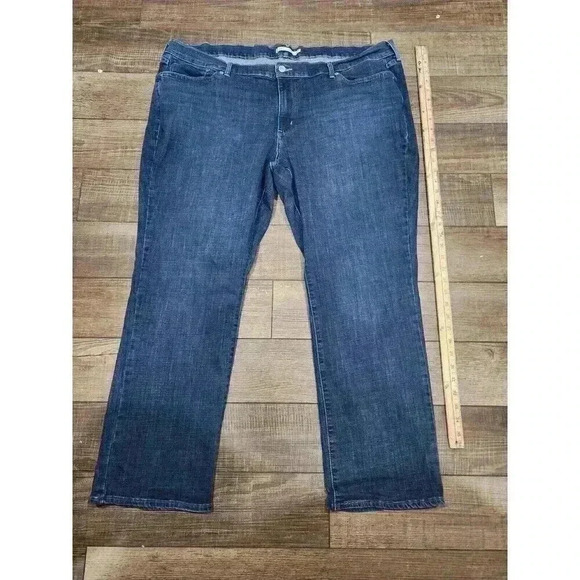 Levi Strauss Classic Straight Jeans Womens Plus Size 24W Mid Rise Denim Pants - Picture 1 of 6
